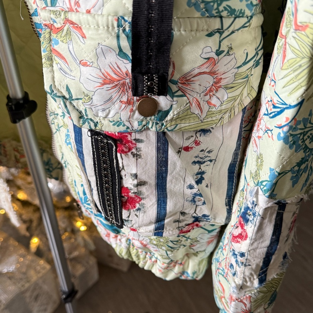 POL Floral Quilted Jacket with Hood - Picture 3 of 11